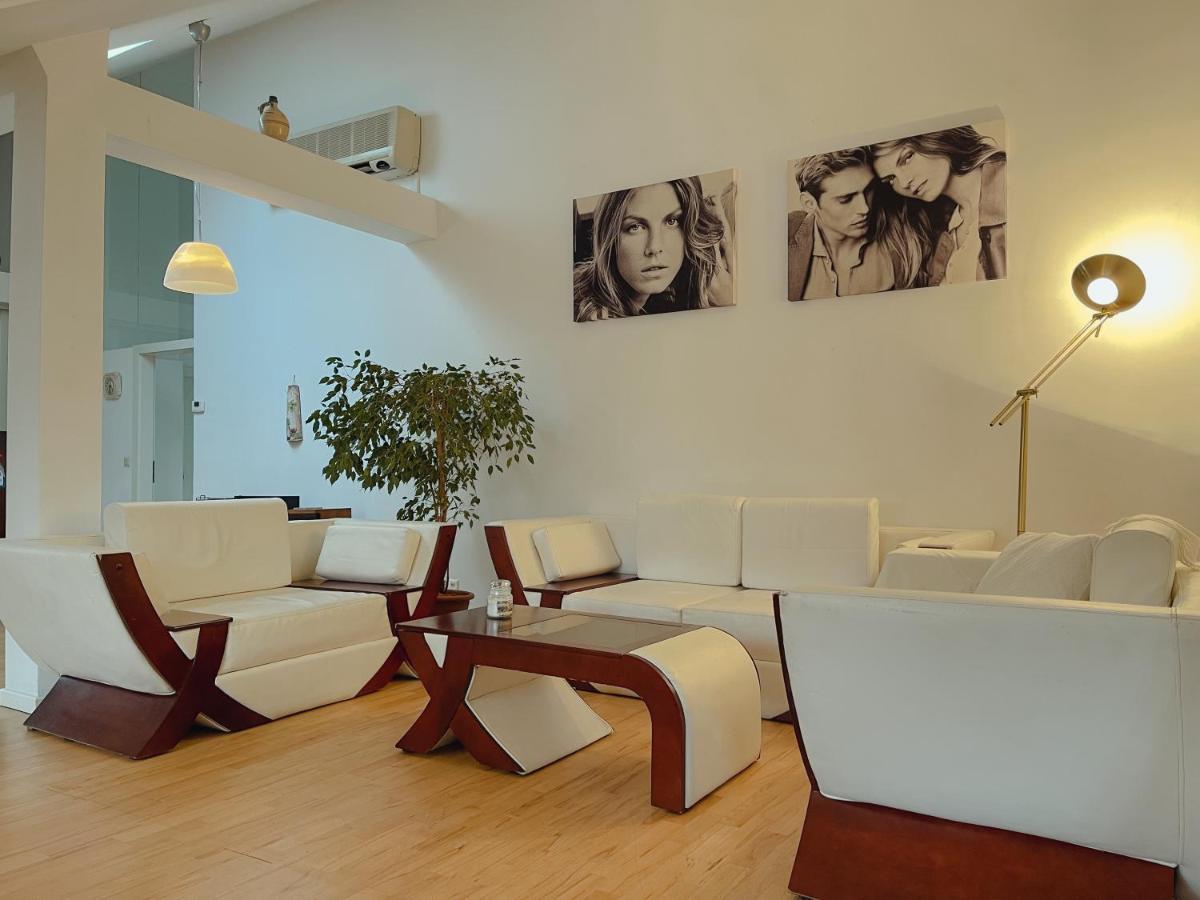 Luxury 150M2 Suite In Most Desirable Area Of Historic Central Wina Bagian luar foto